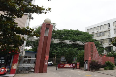 新上！急售好房，羊山新区公园春晓证齐南北通透房东急售毛坯房